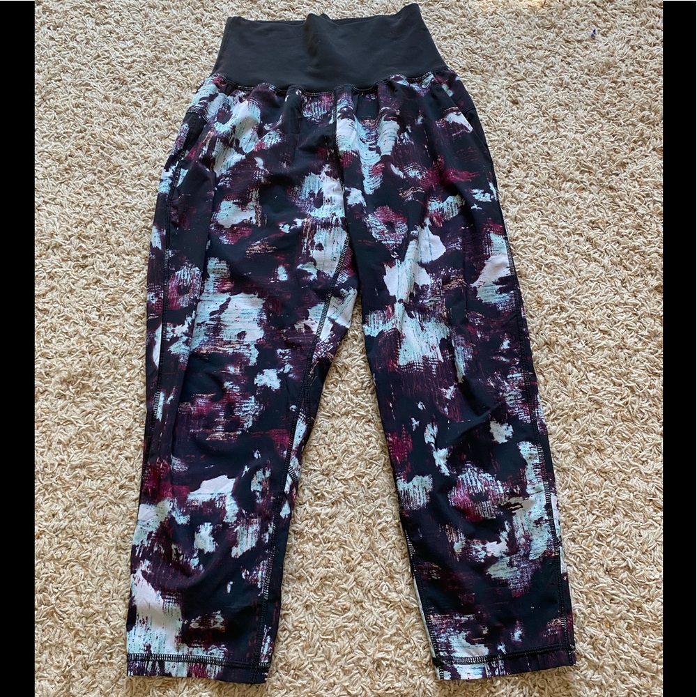 Lululemon Tranquil Crop in Kara Blossom Multi Print Black Pants Joggers Harem